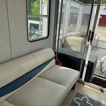 船屋 Venelauttasaunalautta Honkaranta